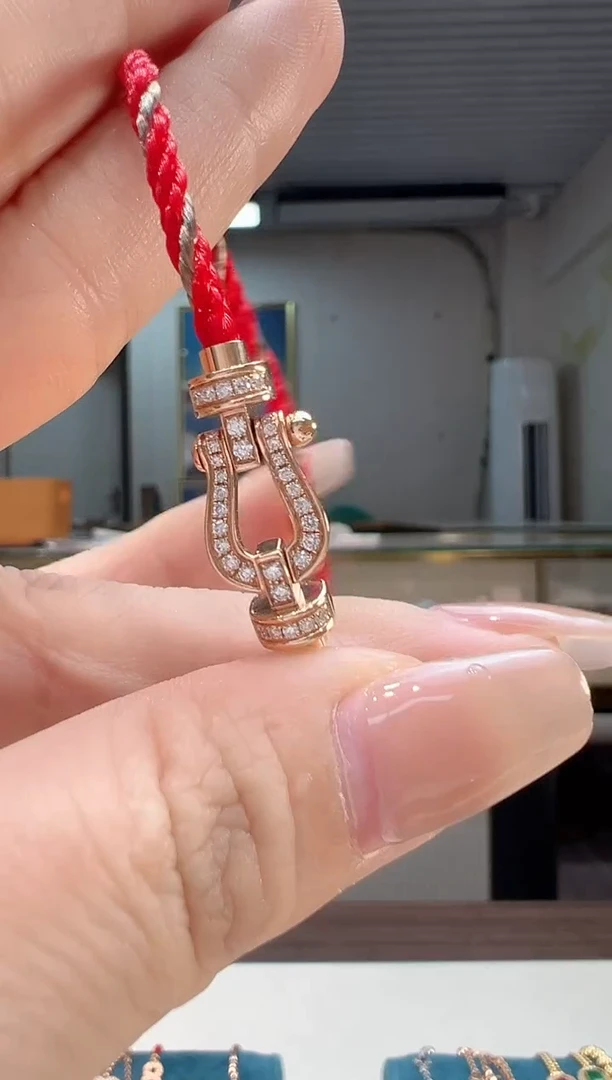 【闪购商品】钻石手链18K金镶嵌满钻马蹄红绳手链（17）