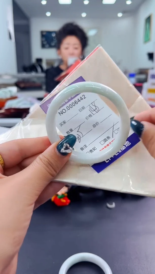 翡翠手镯未镶嵌天然缅甸A货翡翠