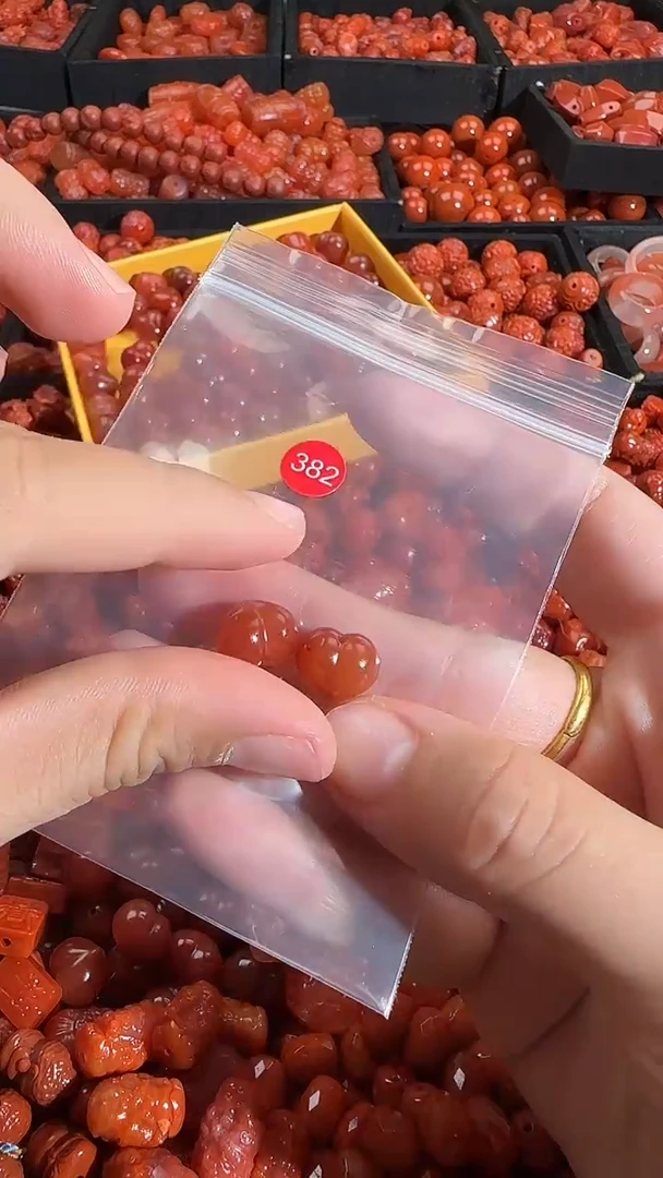 颈饰未镶嵌南红玛瑙1