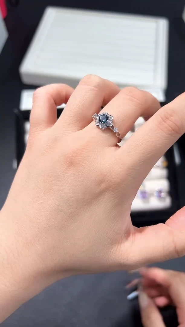 银S925镶嵌戒指托帕石48r多样性发其一【1个】