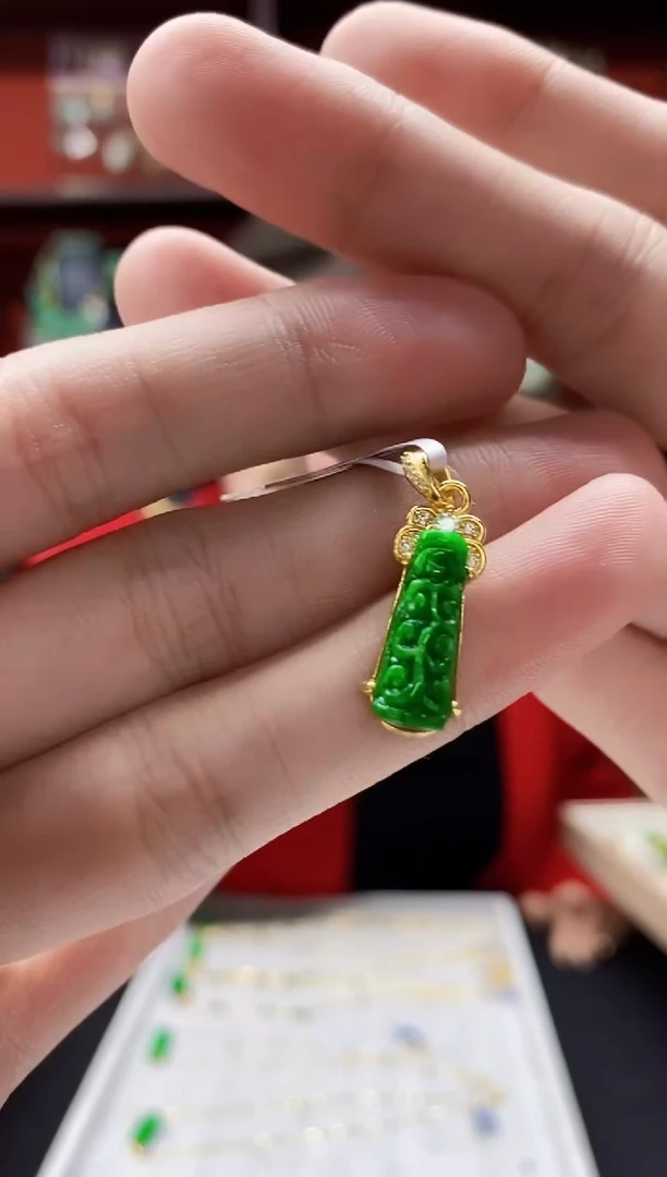 颈饰未镶嵌翡翠吊坠
