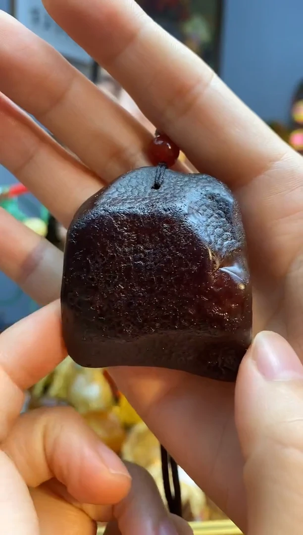 未镶嵌颈饰琥珀吊坠