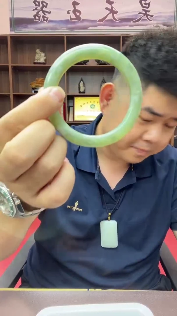 岫玉未镶嵌颈饰幸****！手镯卡60