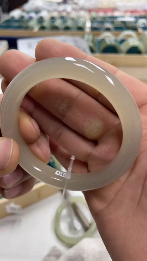 未镶嵌手镯和田玉s****r和田玉手镯80005