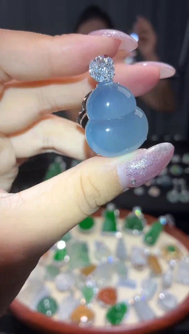 吊坠(不含链)18K金镶嵌翡翠葫芦