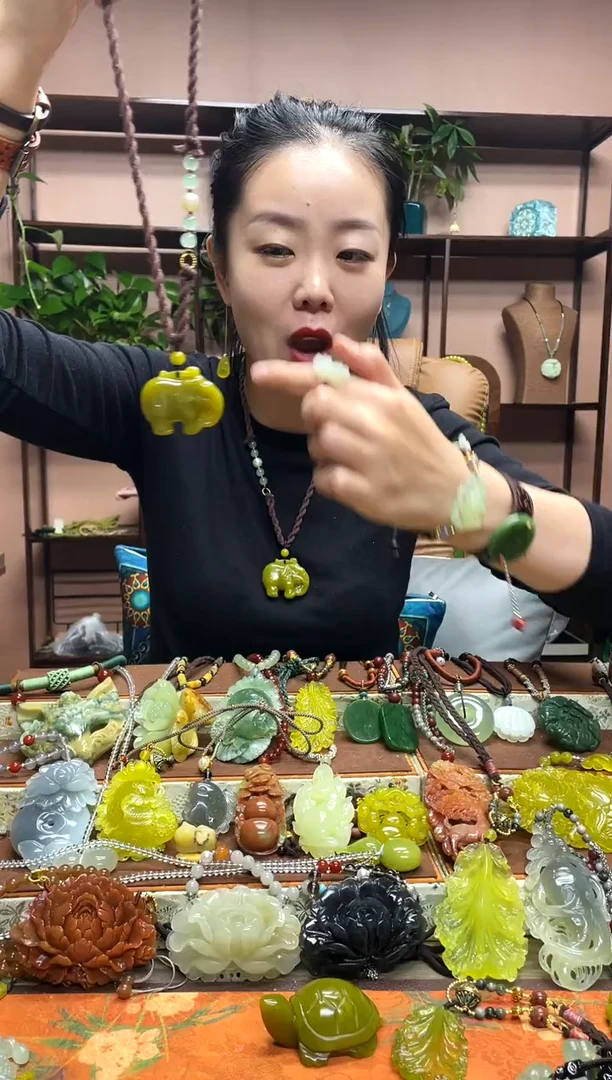 未镶嵌岫玉吊坠多样性发货发其中之一