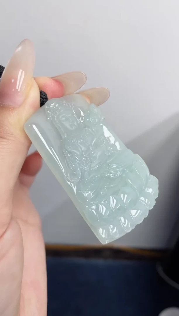 翡翠未镶嵌颈饰观音