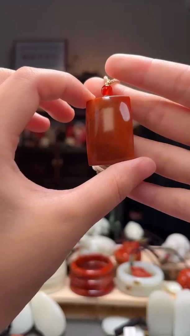 颈饰未镶嵌南红玛瑙吊坠