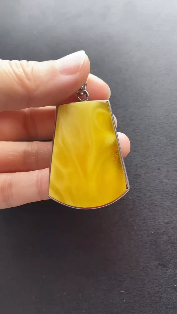 裸石琥珀未镶嵌吊坠