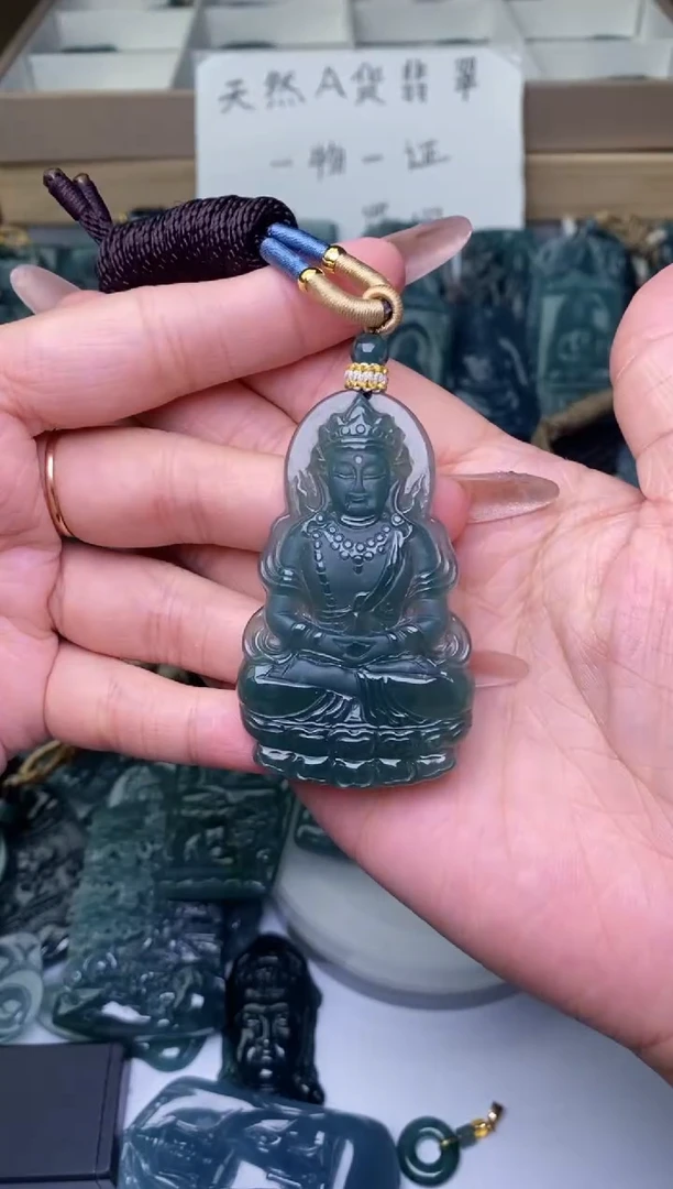 颈饰未镶嵌翡翠