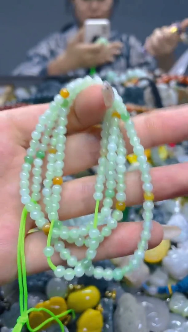 颈饰未镶嵌翡翠4MM/ U /翡翠A货，一件也是批发价