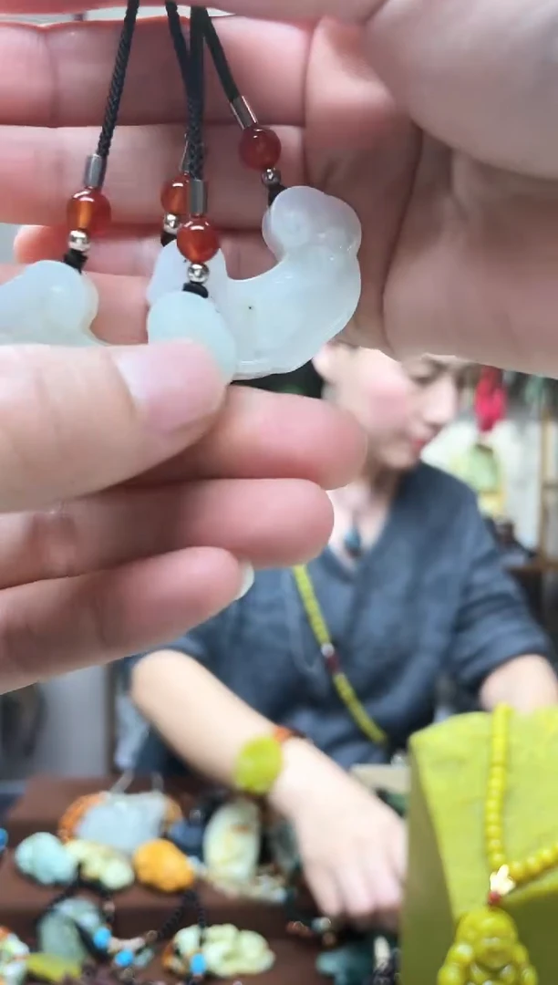 未镶嵌岫玉吊坠·