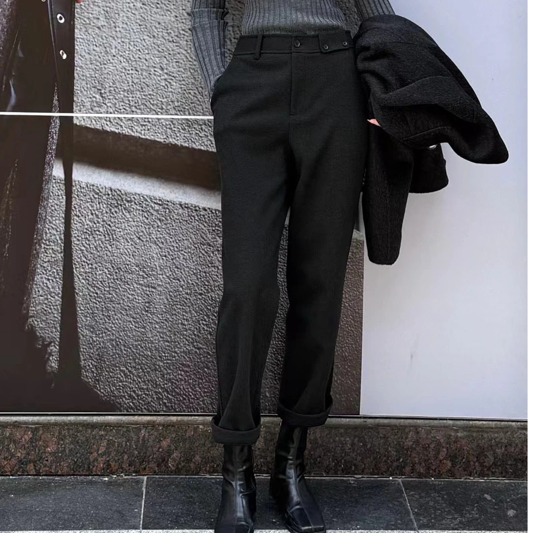 百搭时尚深灰色锥型裤