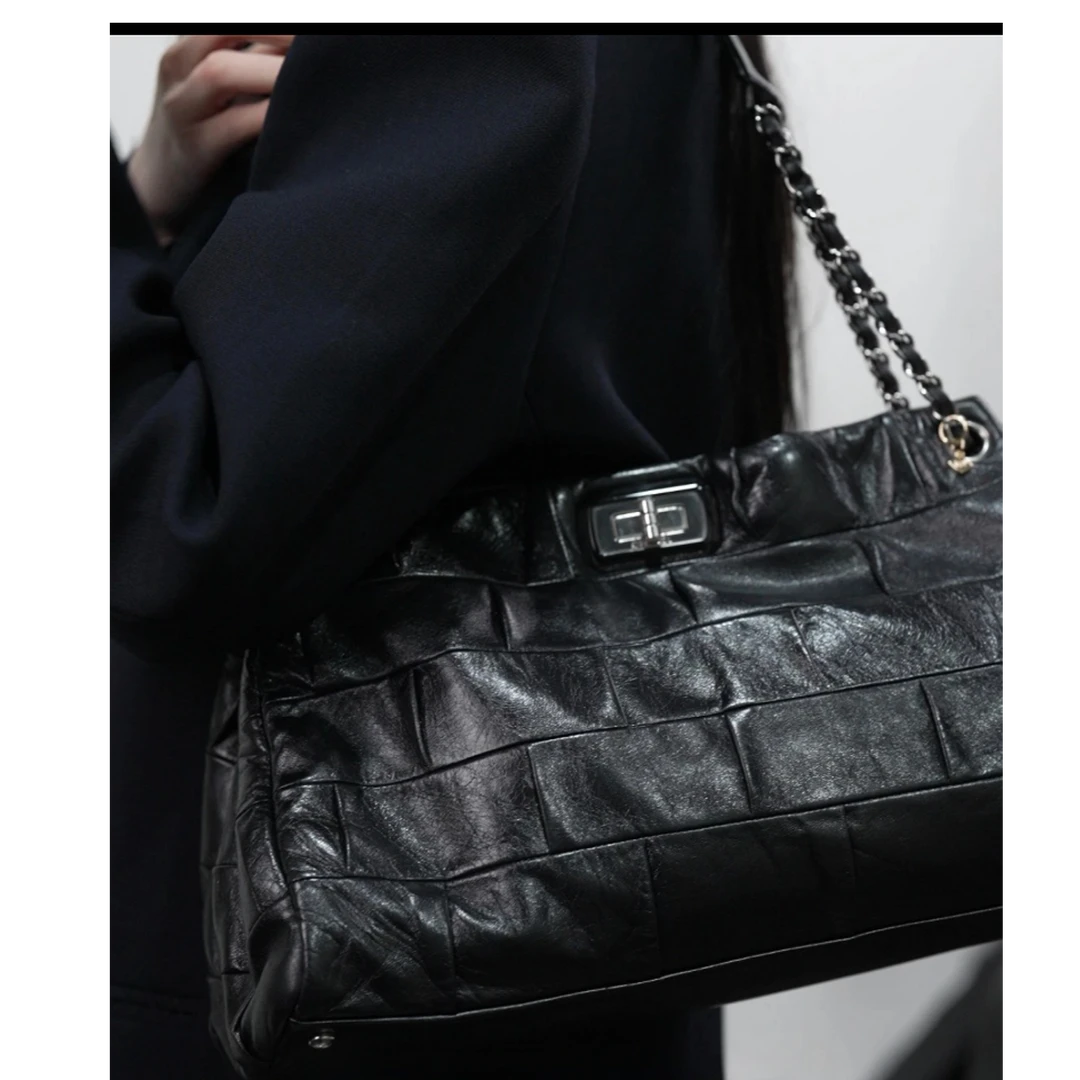 95新 Chanel/香奈儿 小花Jerry 黑色14开 银扣 2.55 托特包