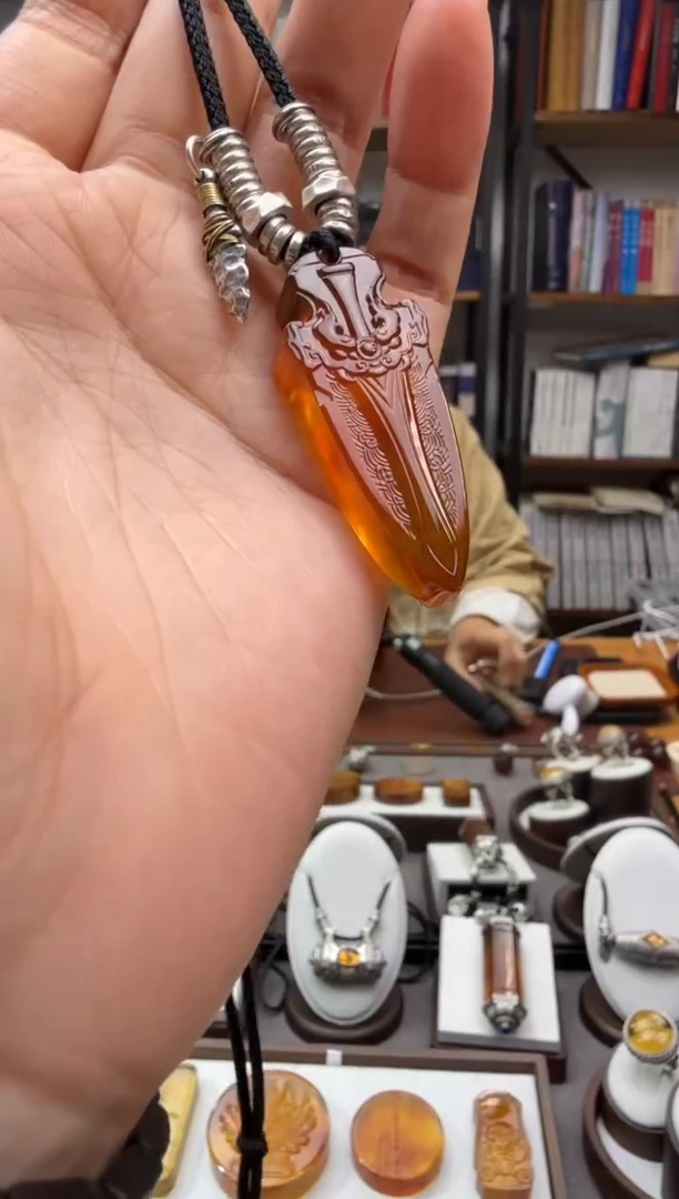 未镶嵌颈饰琥珀仿古剑吊坠