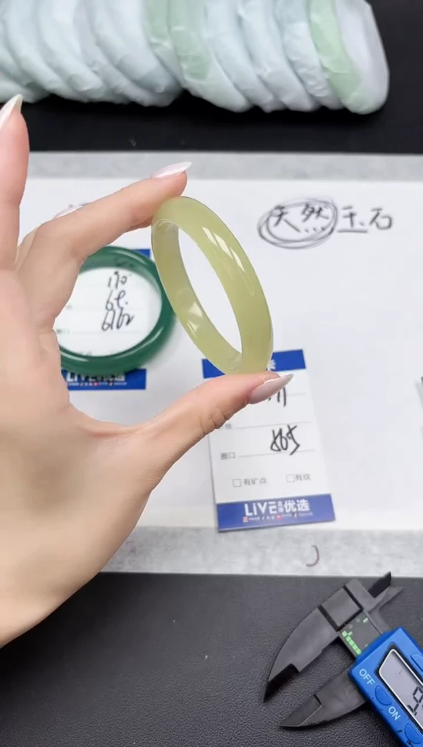 未镶嵌手镯石英质玉191-56.5