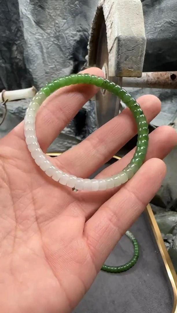 颈饰未镶嵌和田玉手串