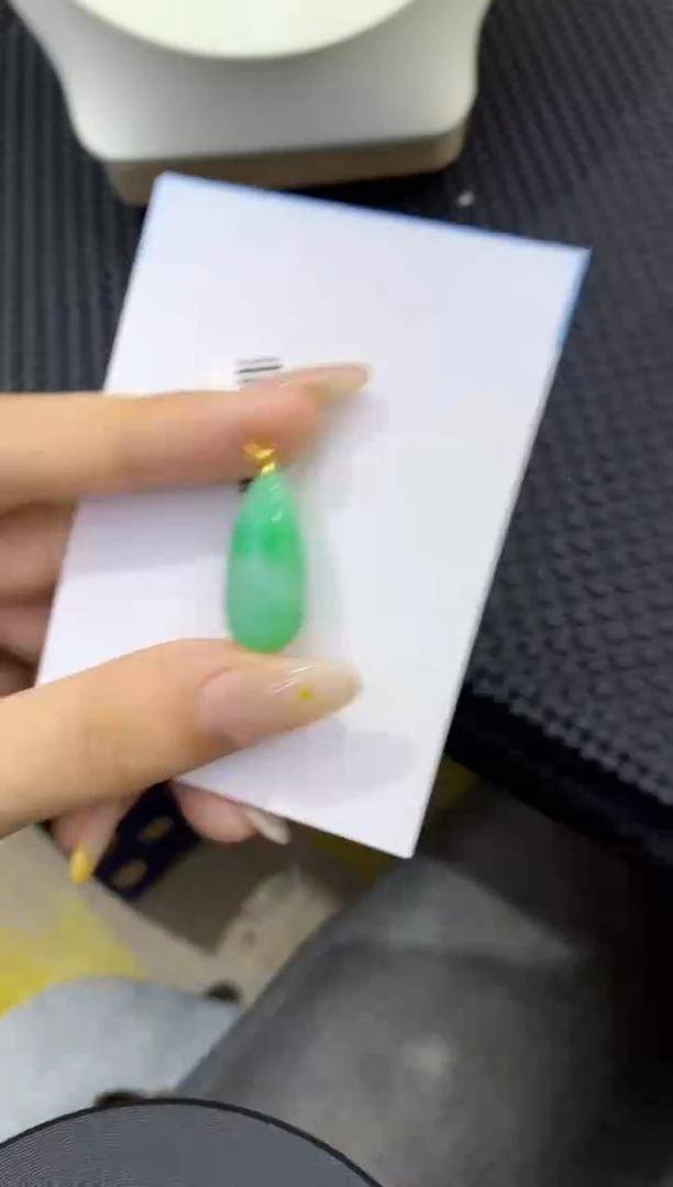 颈饰18K金镶嵌翡翠天然缅甸翡翠A货