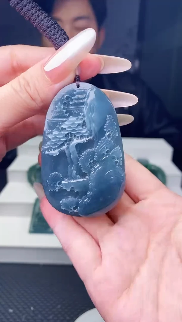 颈饰未镶嵌翡翠