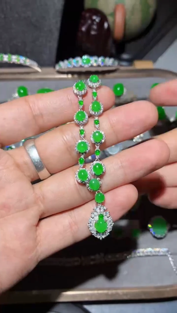 颈饰银S925镶嵌翡翠全量