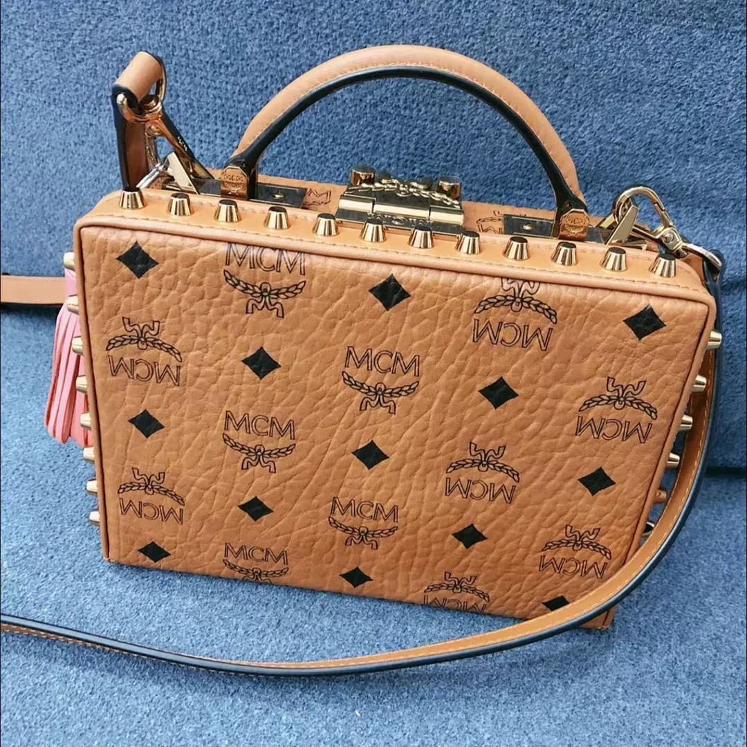 95新 MCM 安洁利严选斜挎包/XY25022