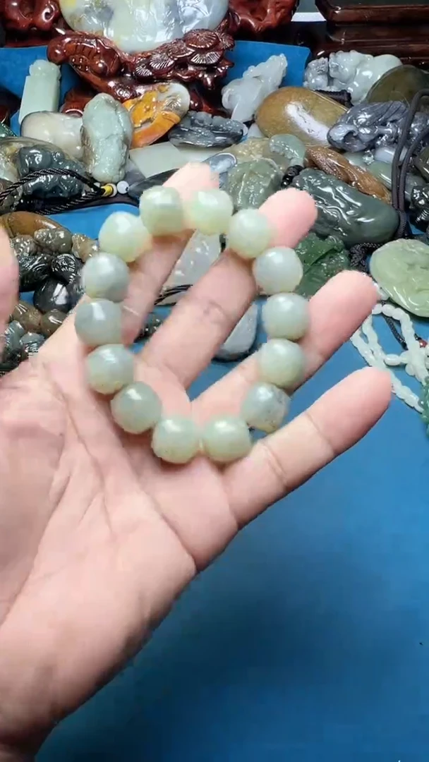 和田玉未镶嵌把件-