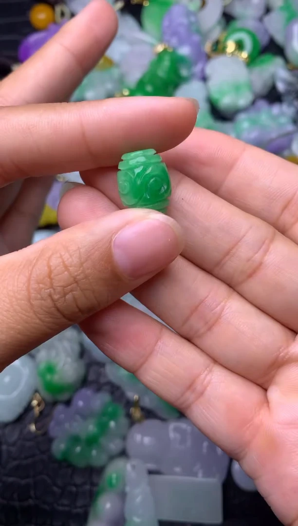 颈饰未镶嵌翡翠缅甸翡翠吊坠