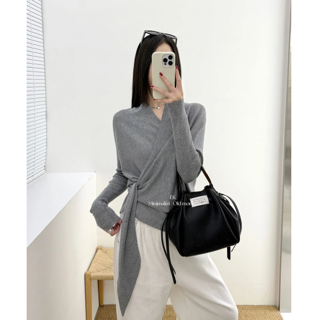 EK2025秋冬新款高级感交叉绑带设计V领针织衫女极简气质上衣1155