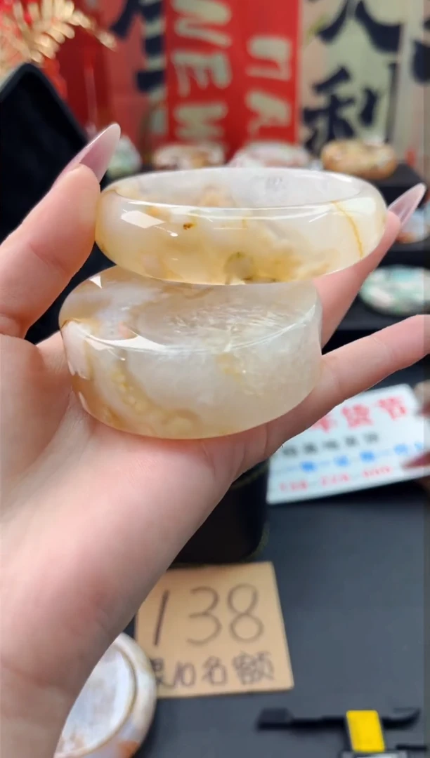 【闪购商品】石英质玉手镯未镶嵌赠送镯心（62圈口）
