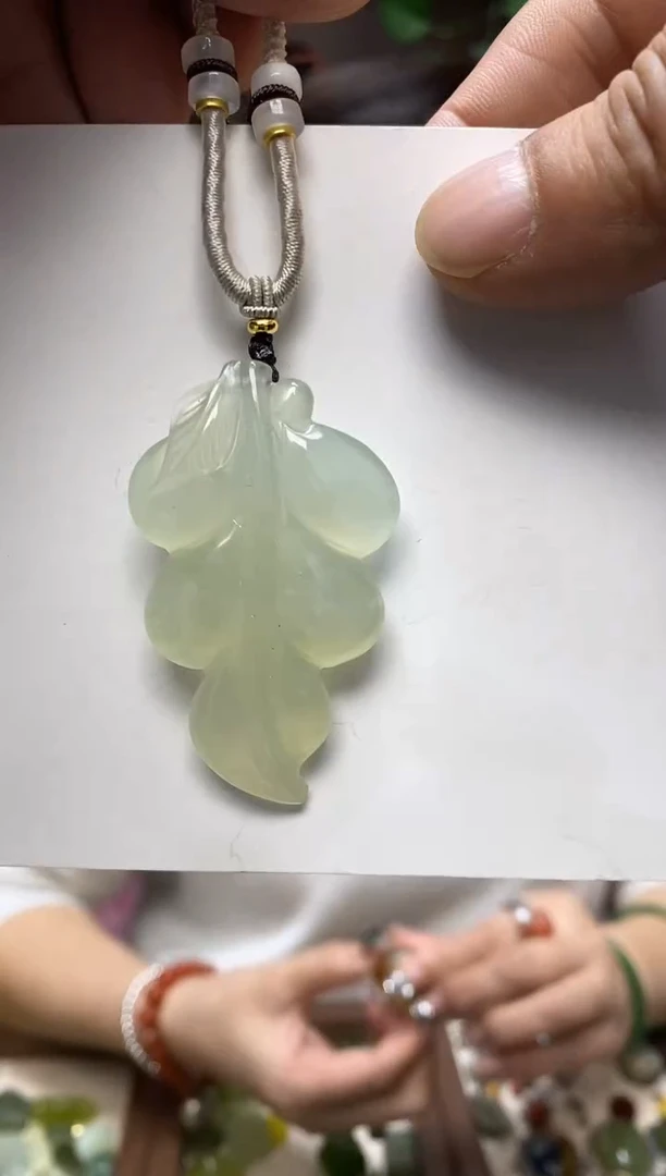 未镶嵌岫玉吊坠.