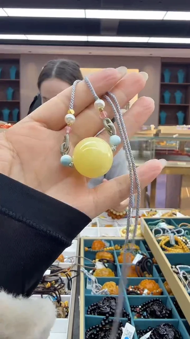 琥珀颈饰未镶嵌129秒拍号 假一罚三