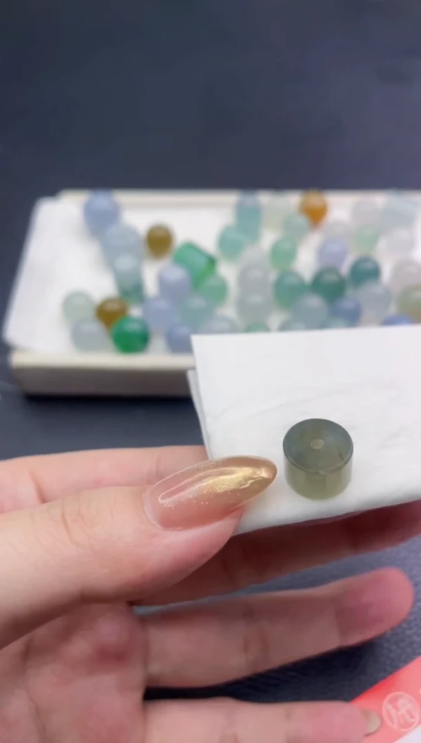 未镶嵌定制翡翠笑**么珠子