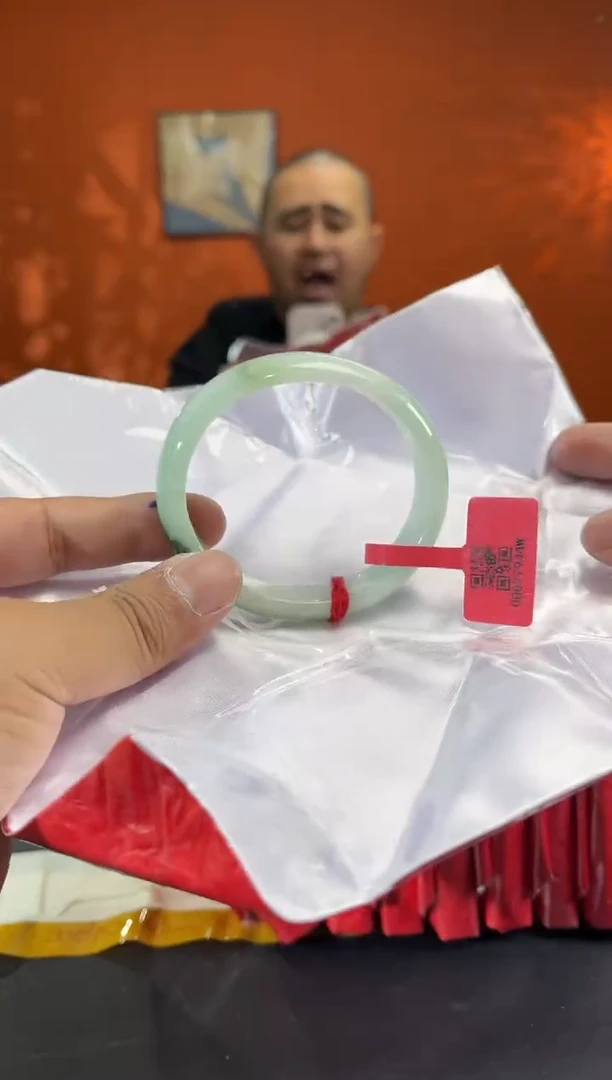 未镶嵌手镯（贵妃镯）翡翠7   58