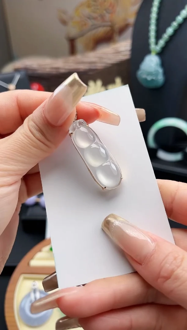 【闪购商品】翡翠颈饰18K金镶嵌吊坠