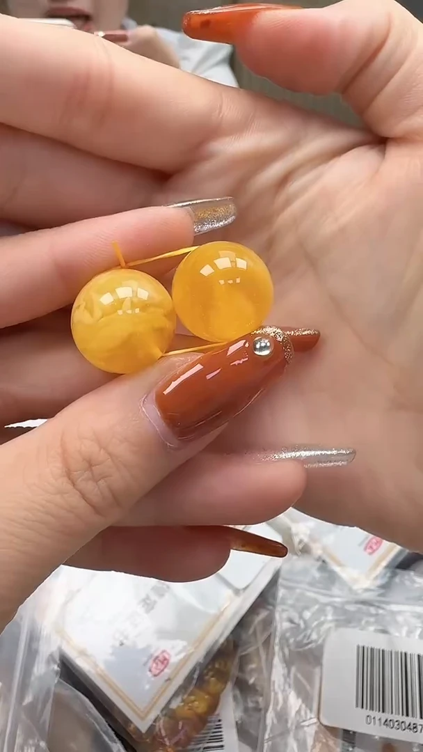 裸石琥珀未镶嵌如图