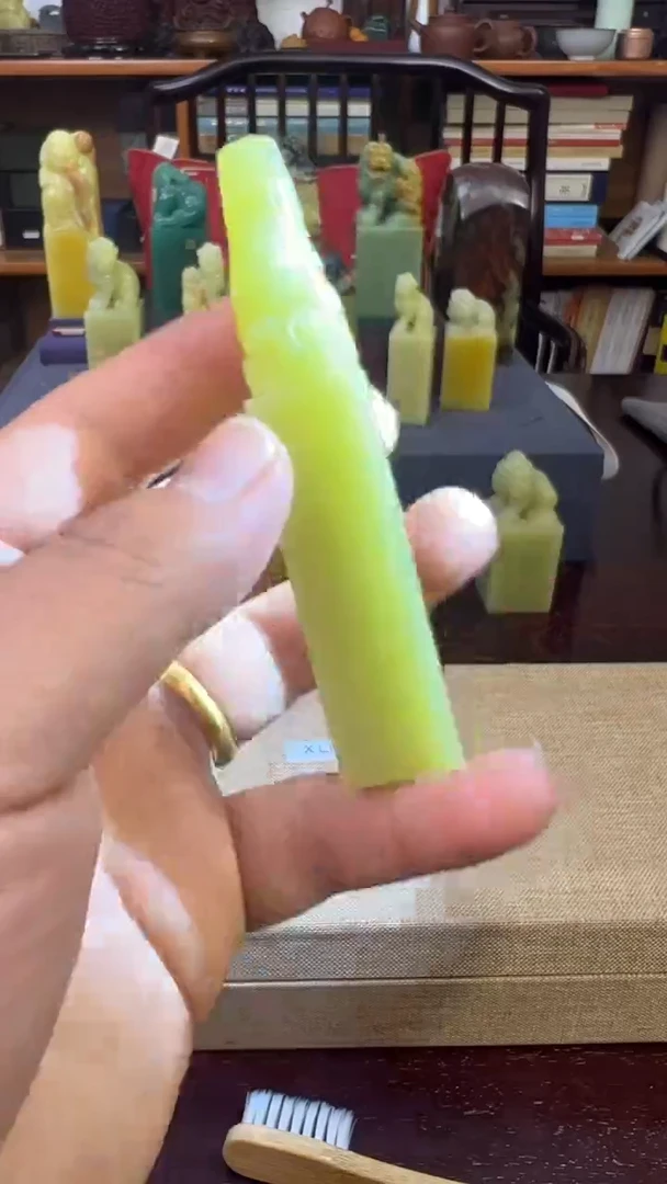 【闪购商品】青田石灯光冻敖龙雕钮