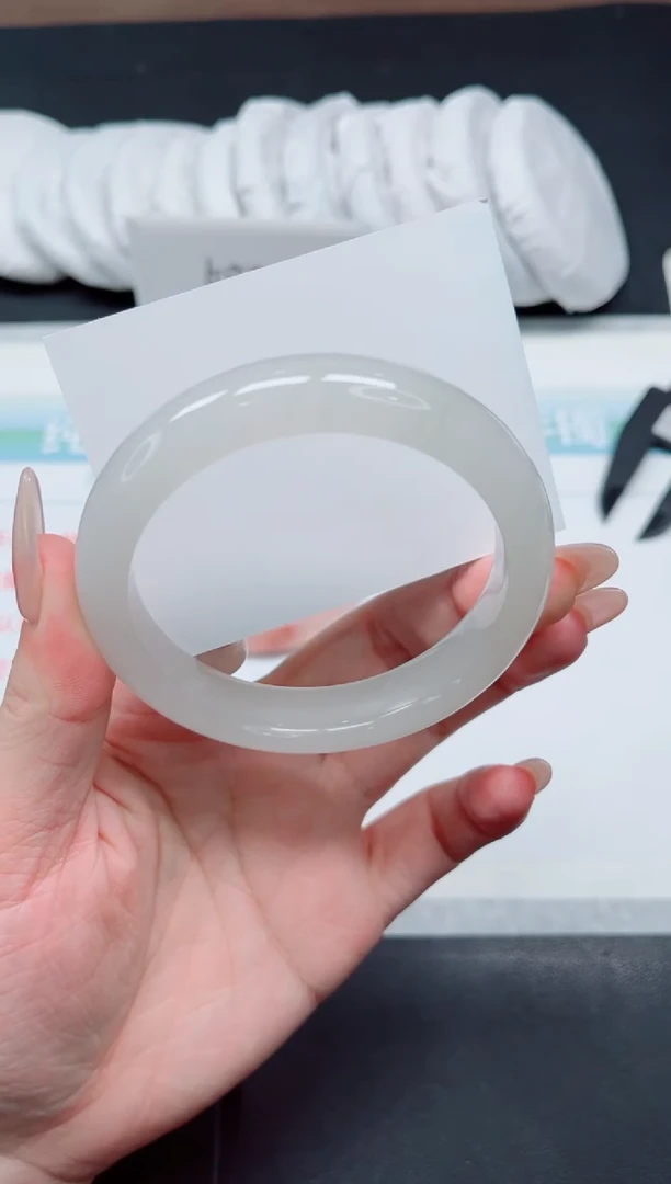 【闪购商品】石英质玉手镯未镶嵌400-59.8