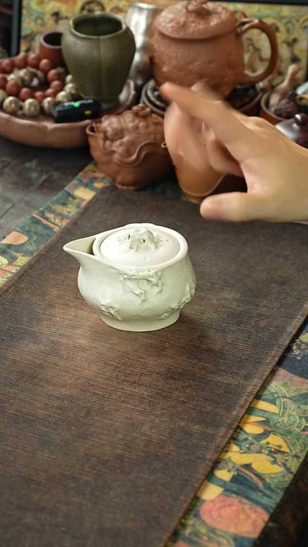 白泥仿太湖石紫砂手抓壶