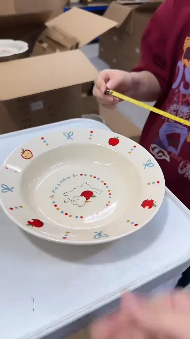 瓷片波点红苹果小狗8.5寸盘