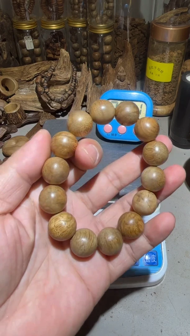 沉香沉香碎屑两****? 柬埔寨17（克）