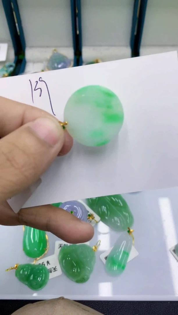 颈饰18K金镶嵌翡翠11111111111