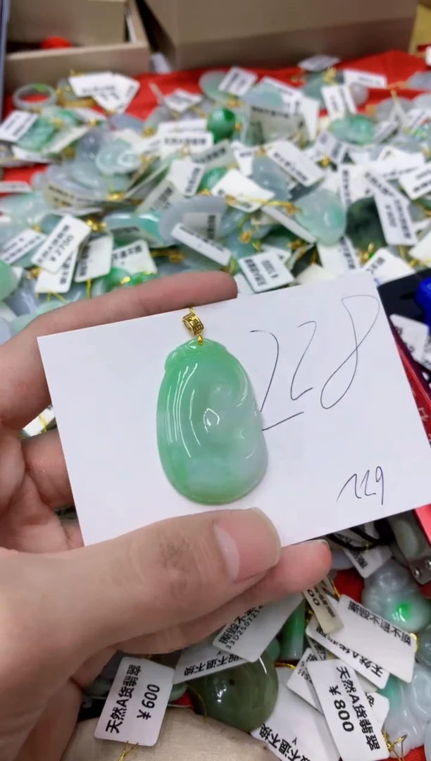 颈饰18K金镶嵌翡翠111111