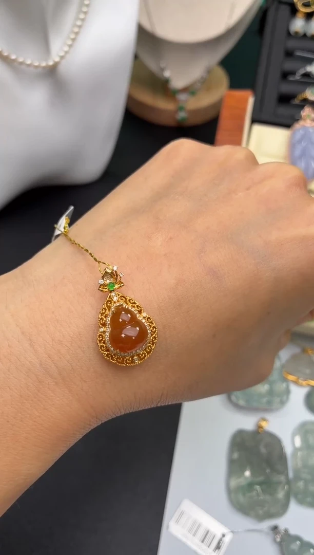 颈饰18K金镶嵌翡翠天然翡翠A货