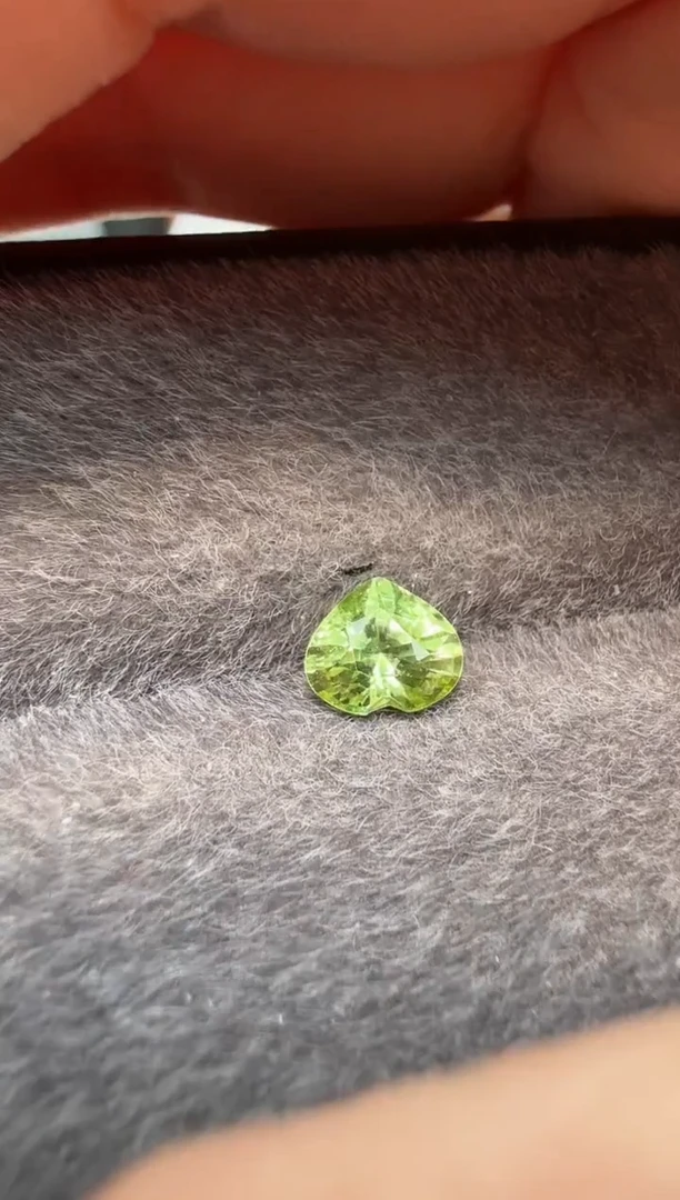 未镶嵌裸石橄榄石0.9CT-A303-1P