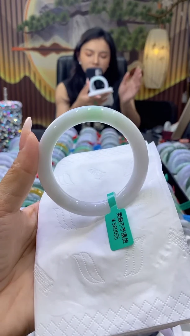翡翠手镯未镶嵌多人00336