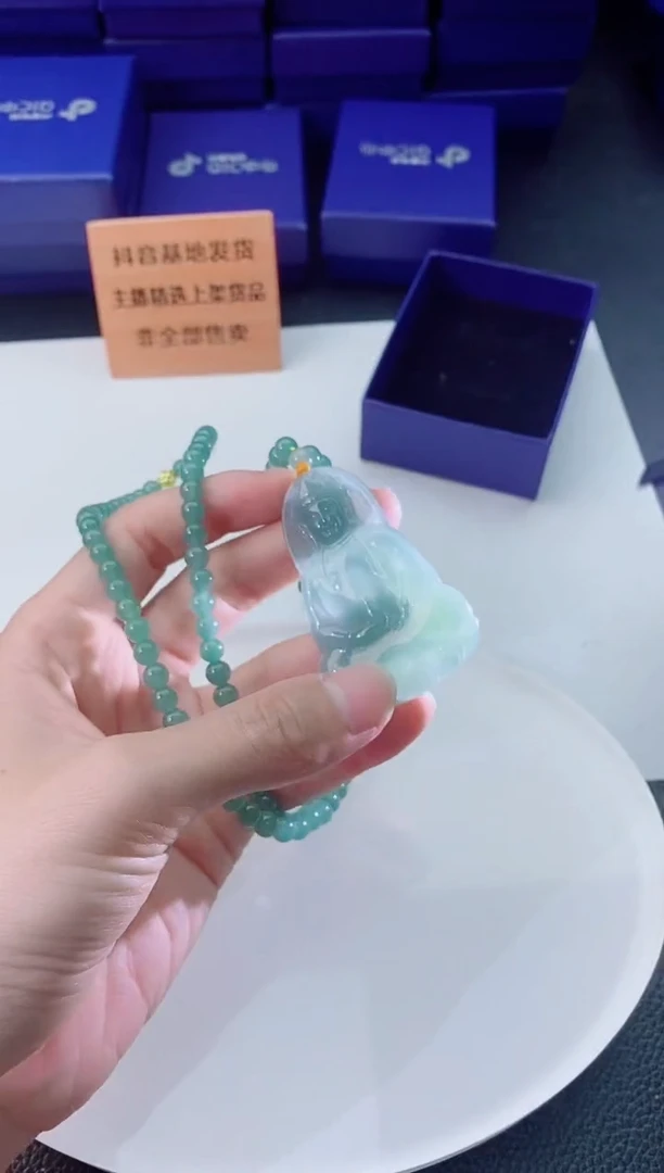 翡翠未镶嵌颈饰