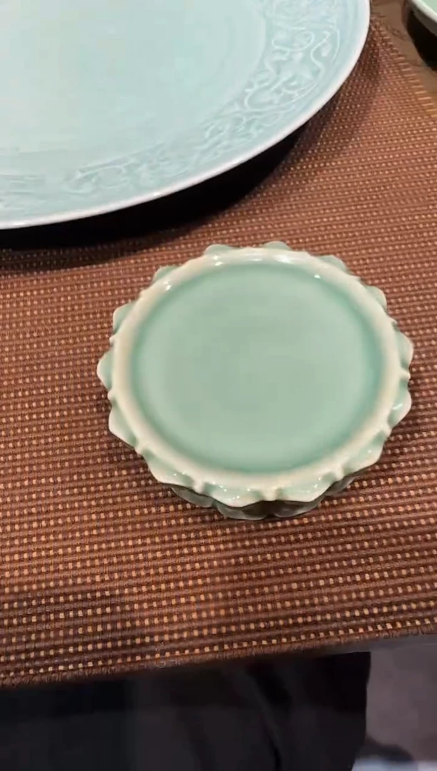 新品青釉莲花台盖置一只