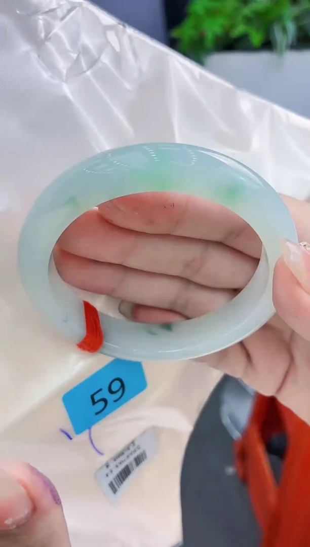 翡翠手镯未镶嵌翡翠手镯