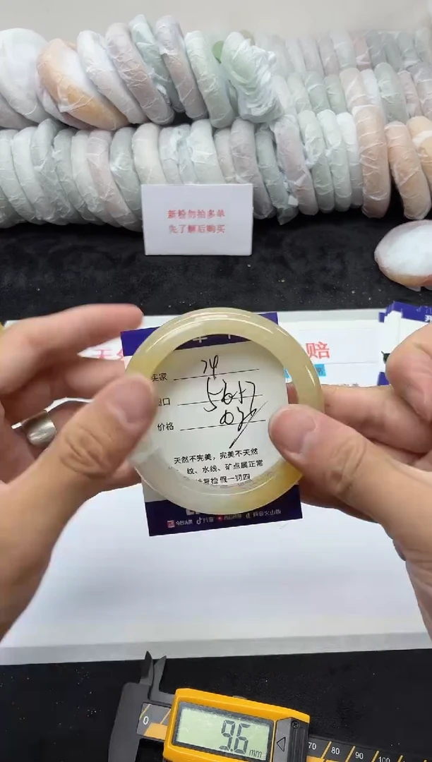未镶嵌手镯石英质玉74