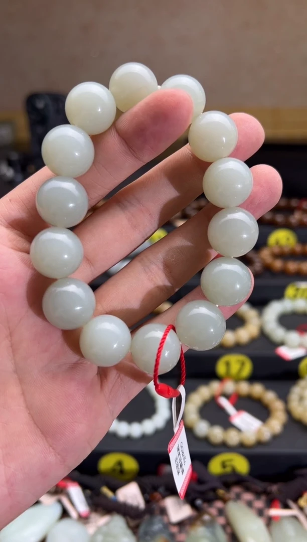 手串未镶嵌和田玉且末料青白玉手串卡16（80分）